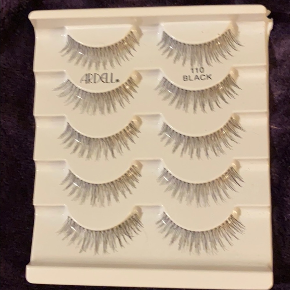 False eyelashes
